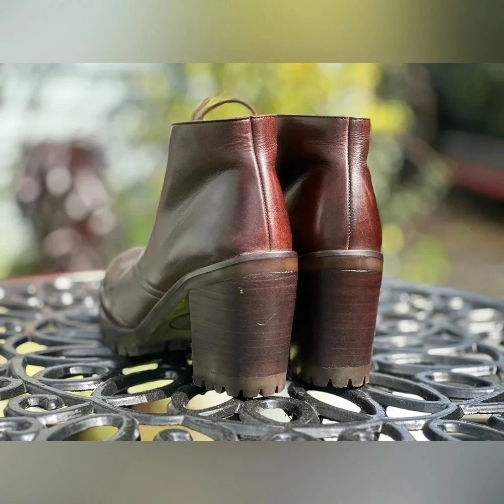 Guess (?) — Vintage Leather Ankle Laced-up Boot - Picture 2 of 6